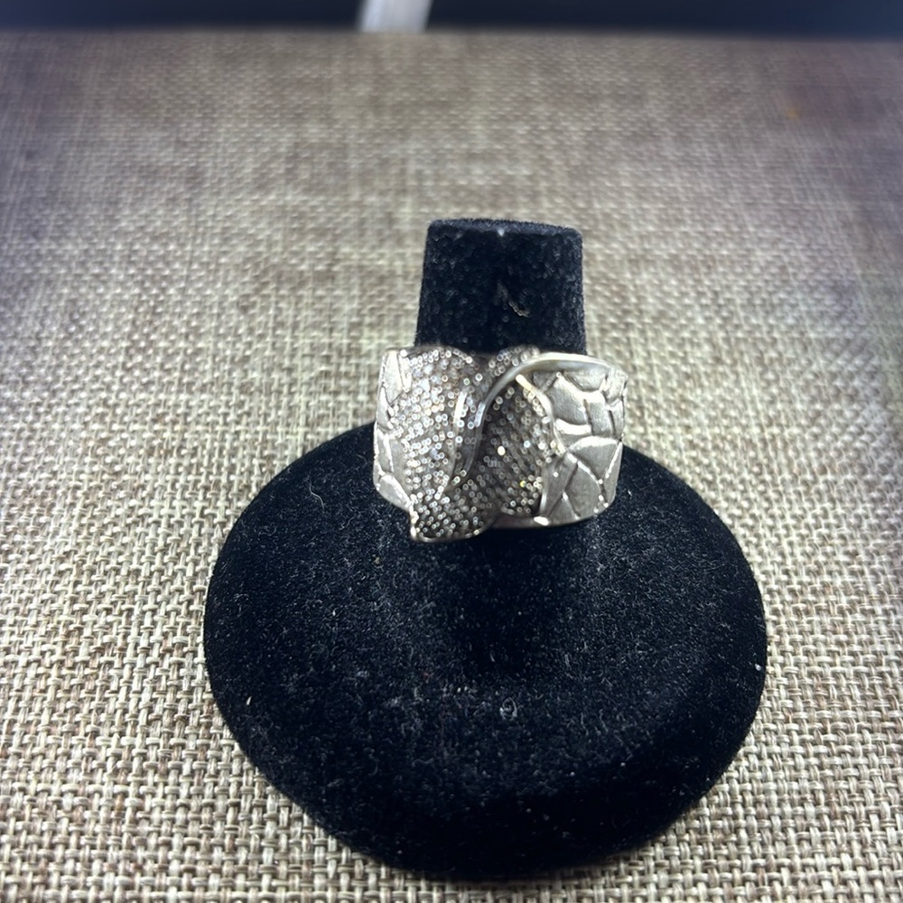 WOMENS RING